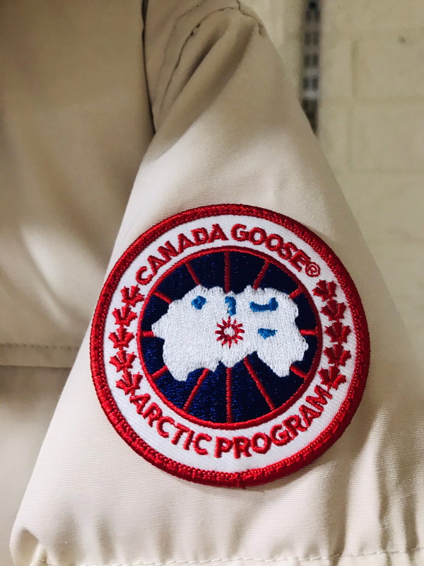 Can*a Go*e coat-246