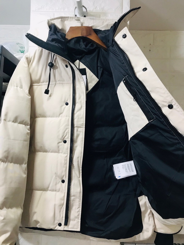 Can*a Go*e coat-246