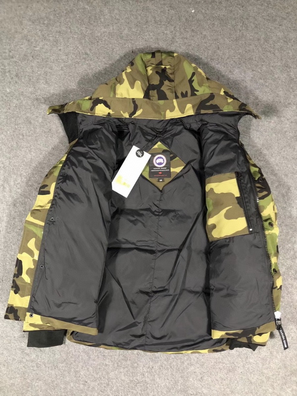 Can*a Go*e coat-247