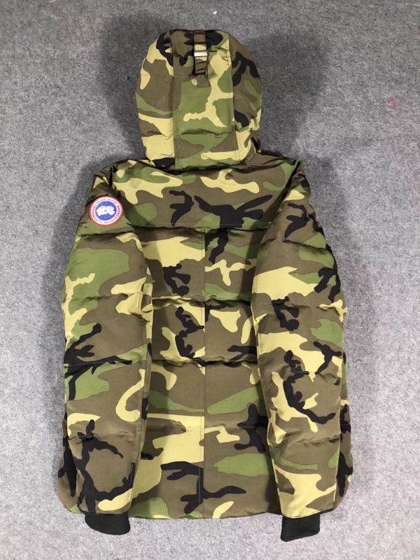 Can*a Go*e coat-247