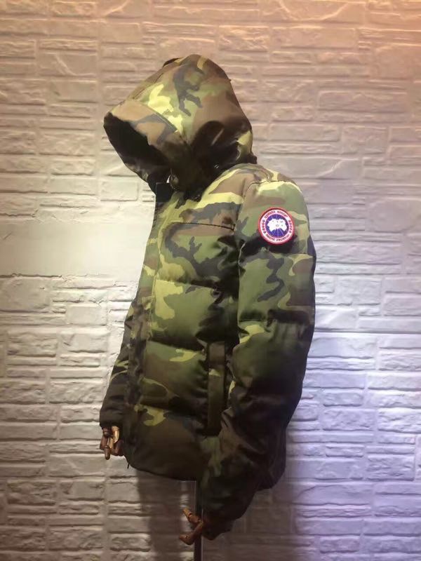 Can*a Go*e coat-247