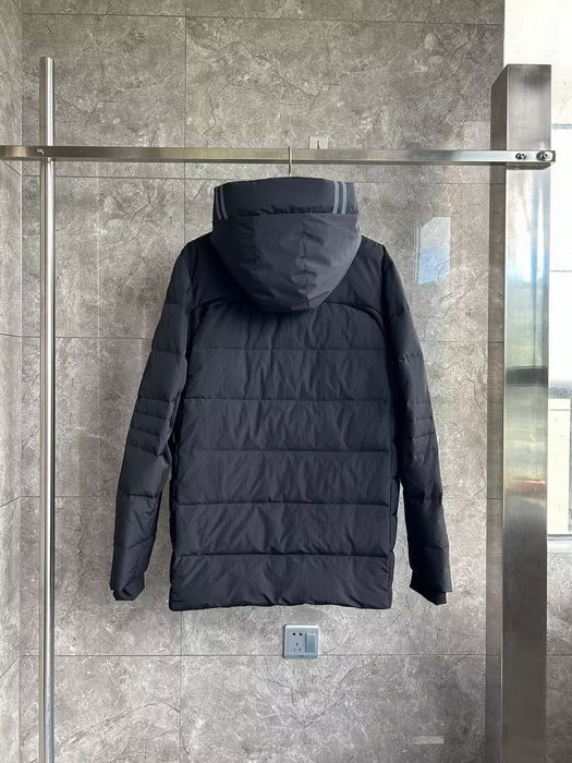 Can*a Go*e coat-255