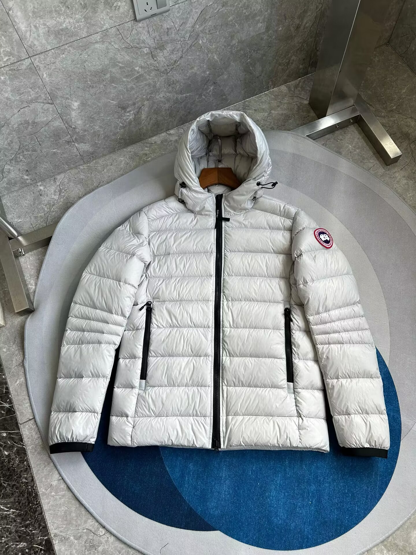 Can*a Go*e coat-257