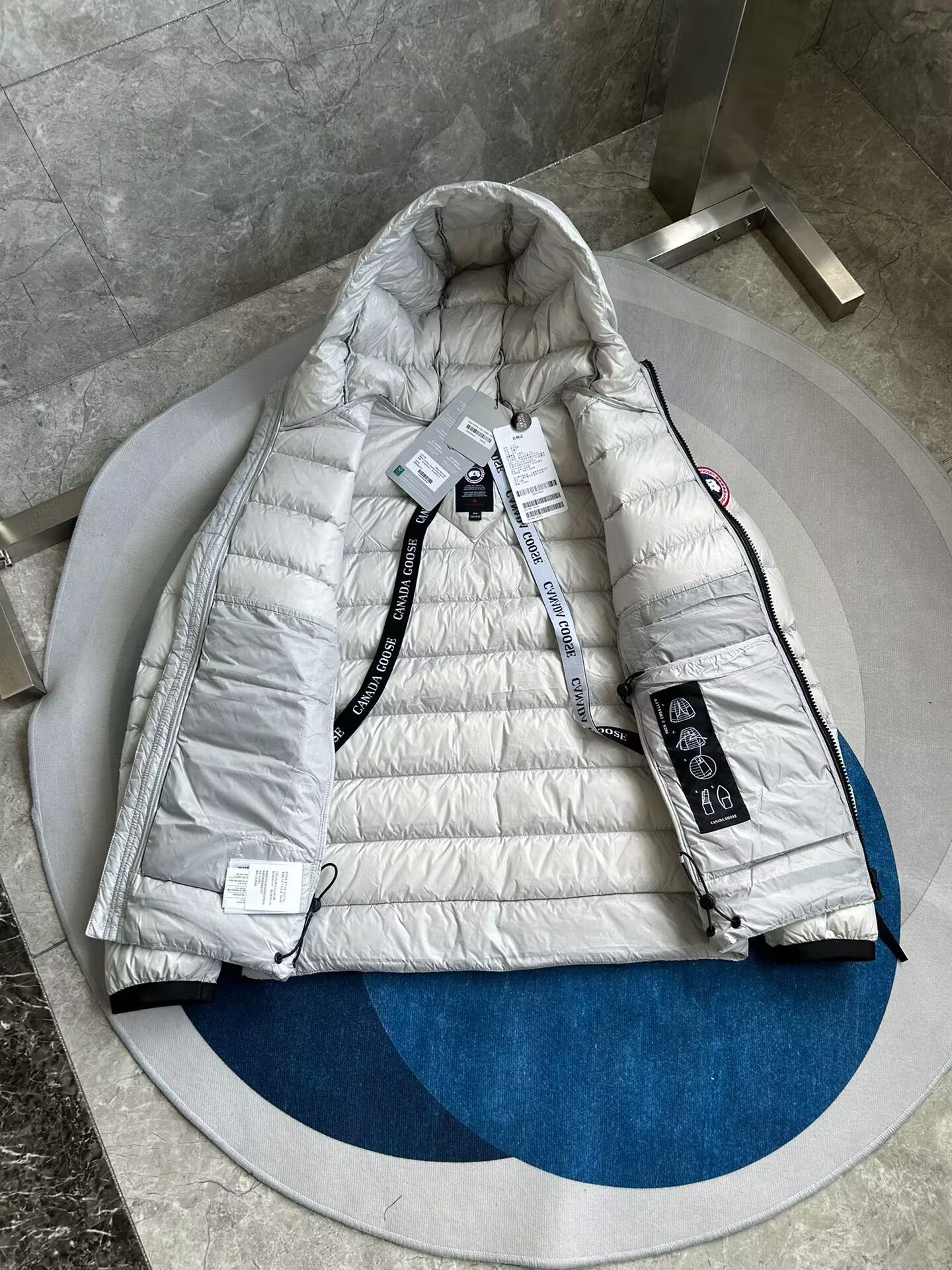 Can*a Go*e coat-257