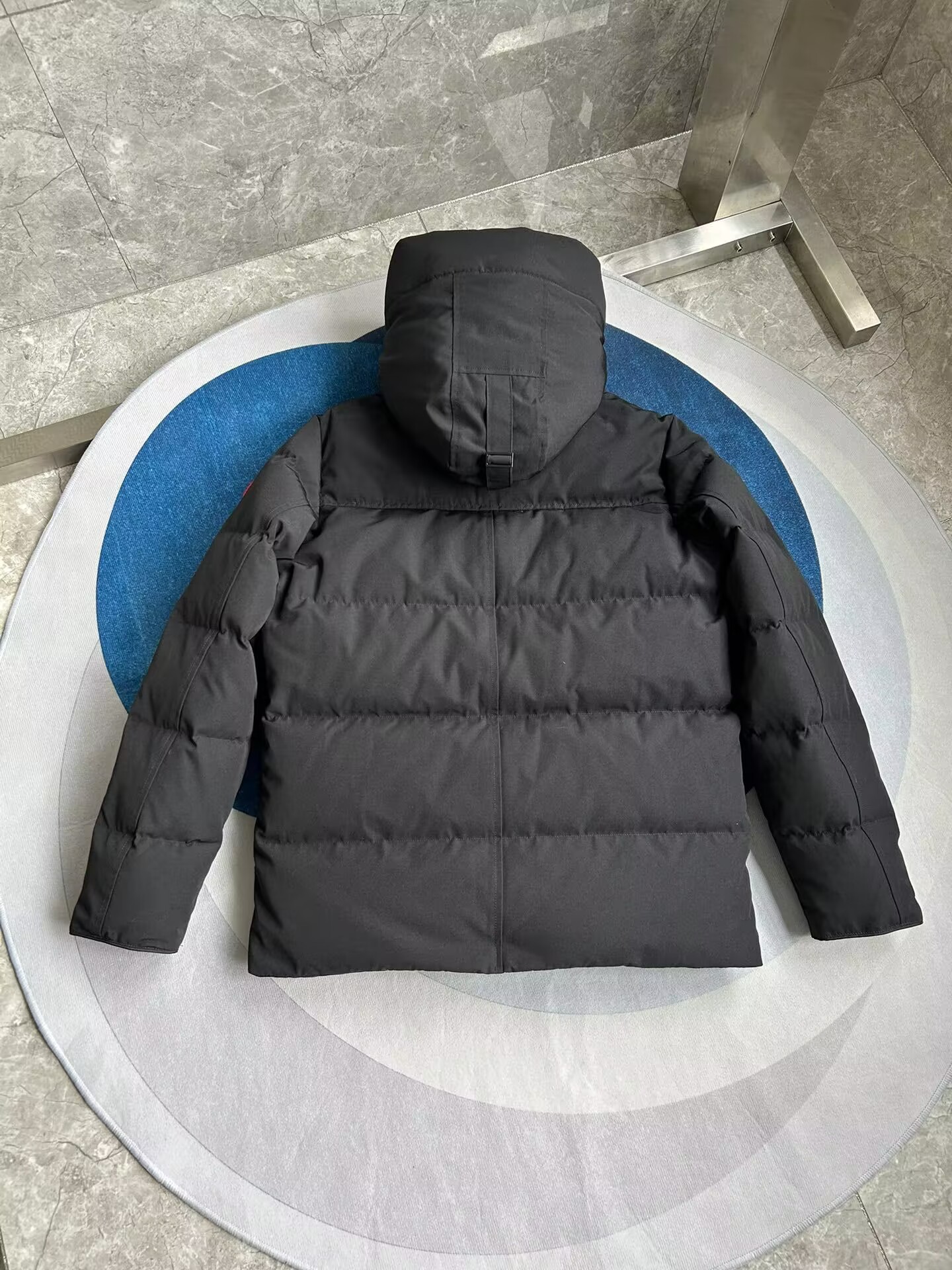 Can*a Go*e coat-363