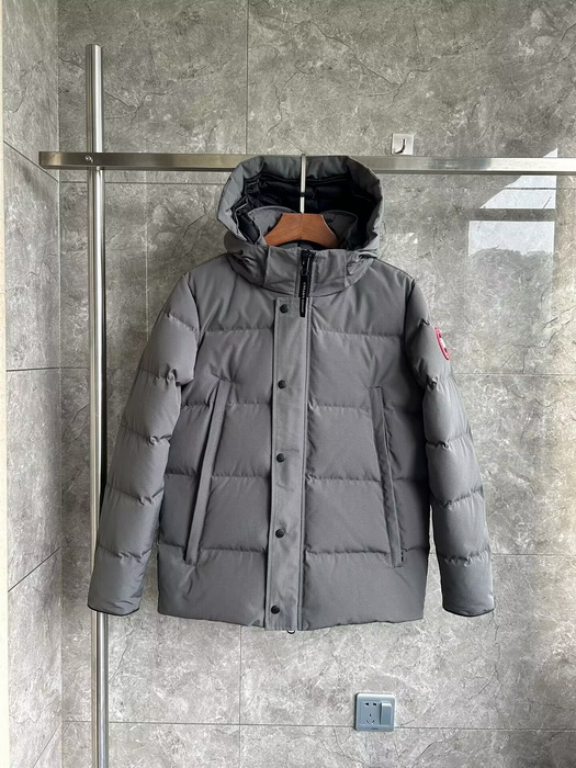 Can*a Go*e coat-364
