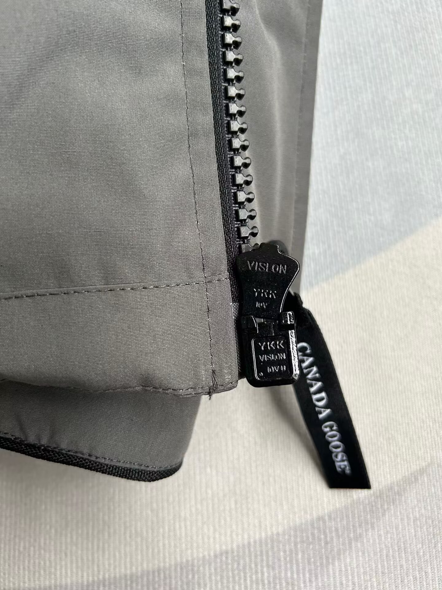 Can*a Go*e coat-364