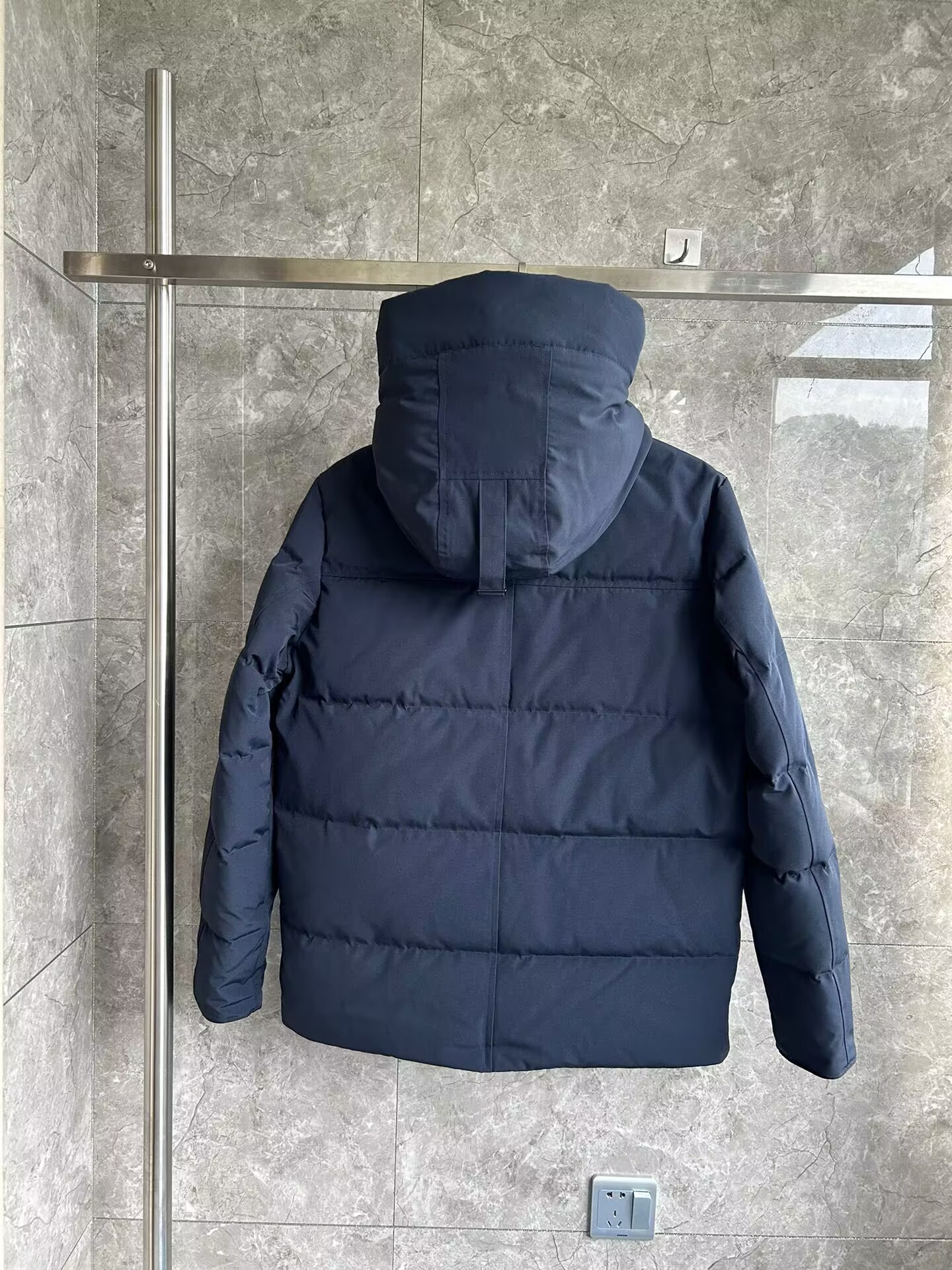 Can*a Go*e coat-365