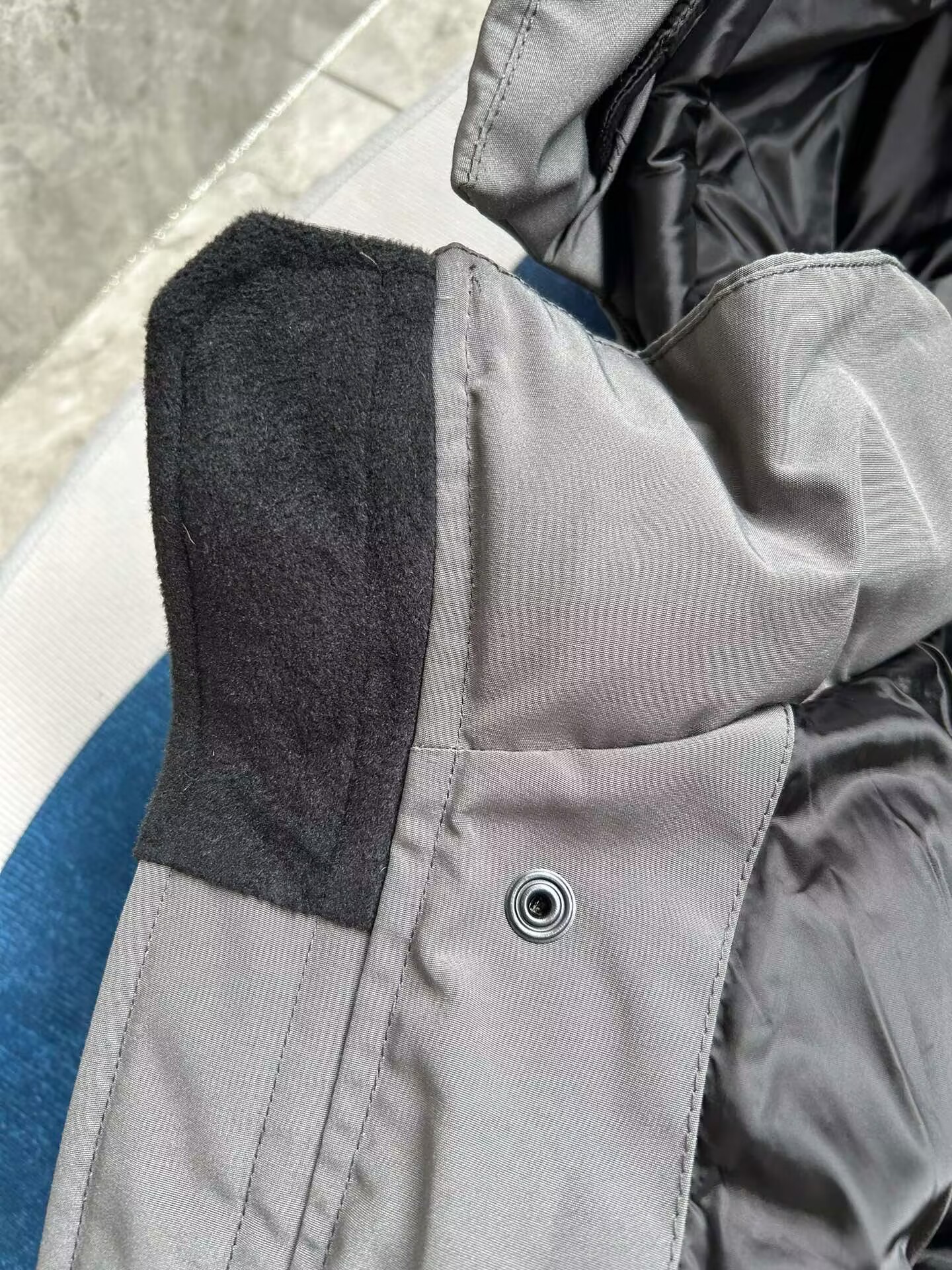 Can*a Go*e coat-366