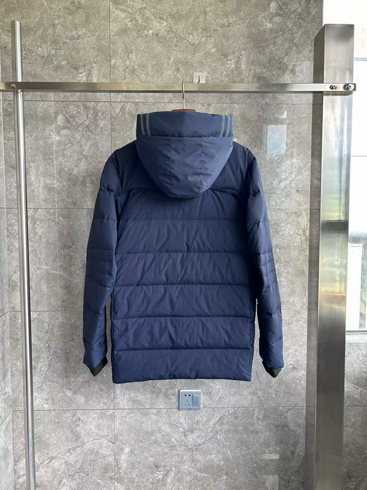 Can*a Go*e coat-256