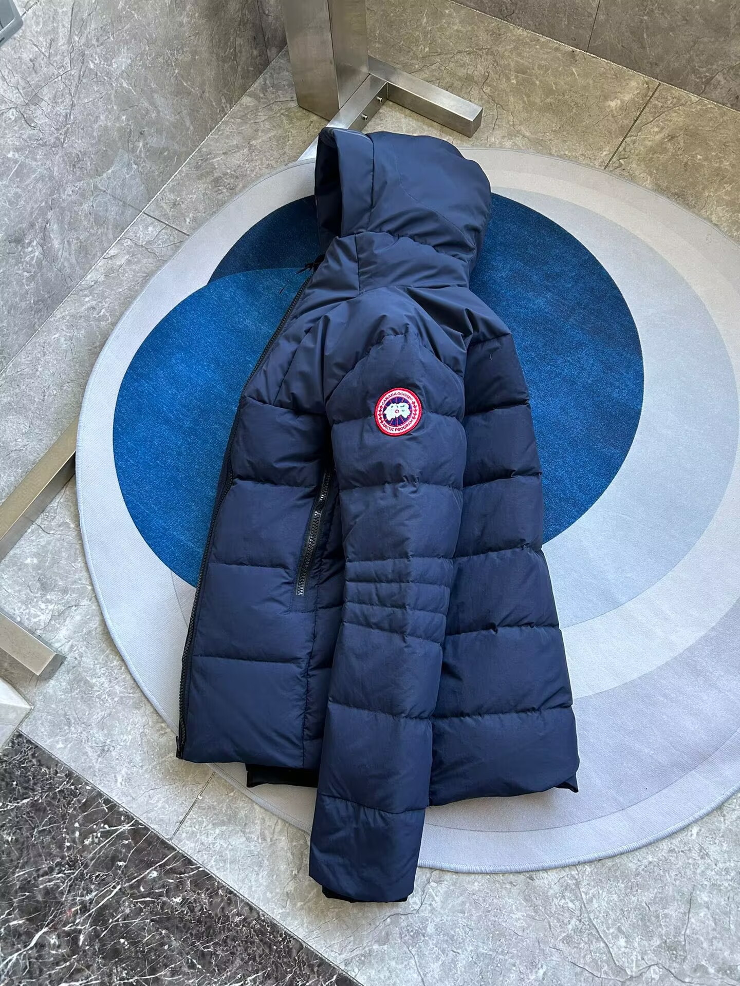 Can*a Go*e coat-256
