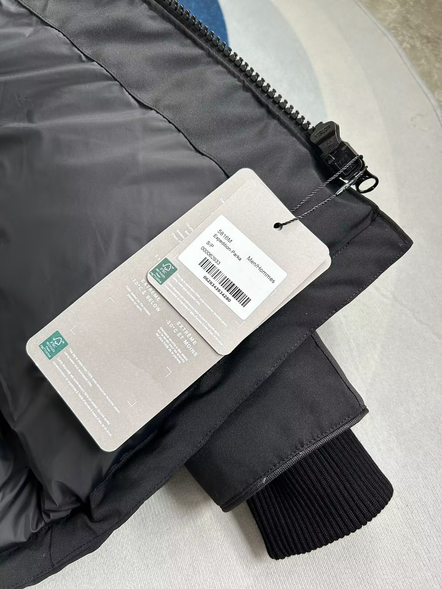 Can*a Go*e coat-253