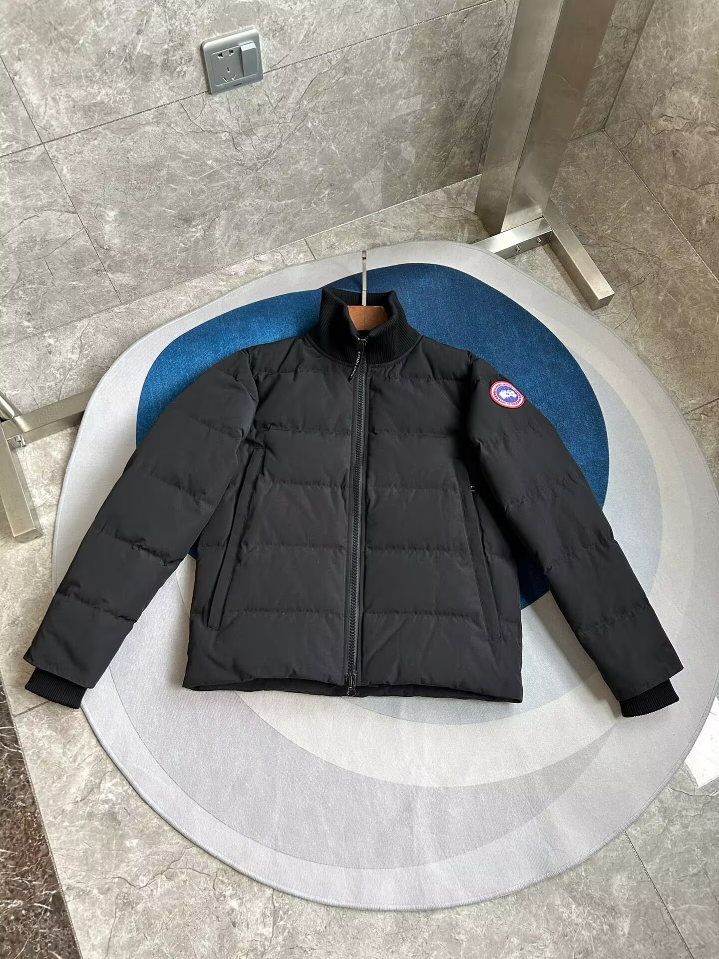 Can*a Go*e coat-252