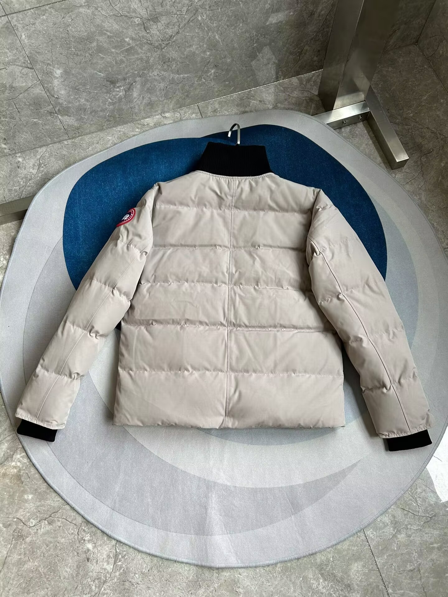Can*a Go*e coat-251