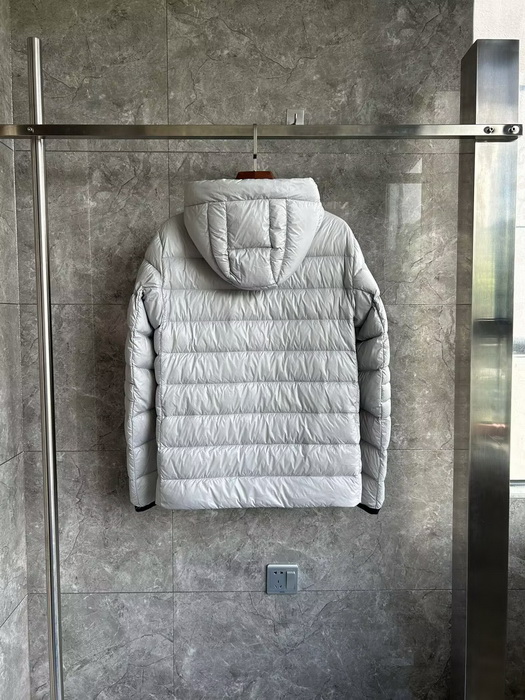 Can*a Go*e coat-261