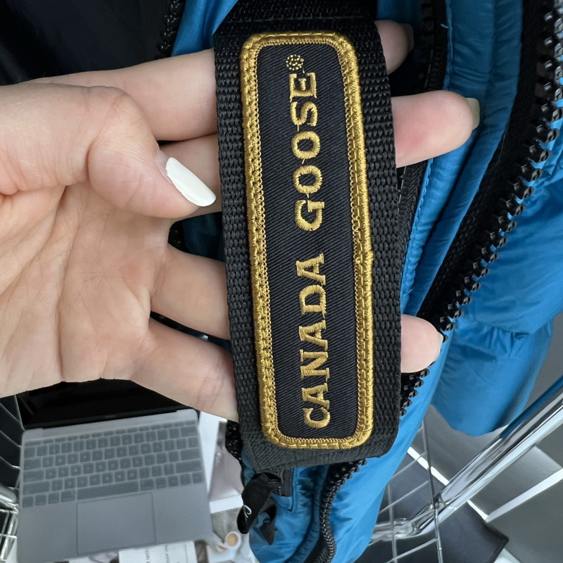 Can*a Go*e coat-296