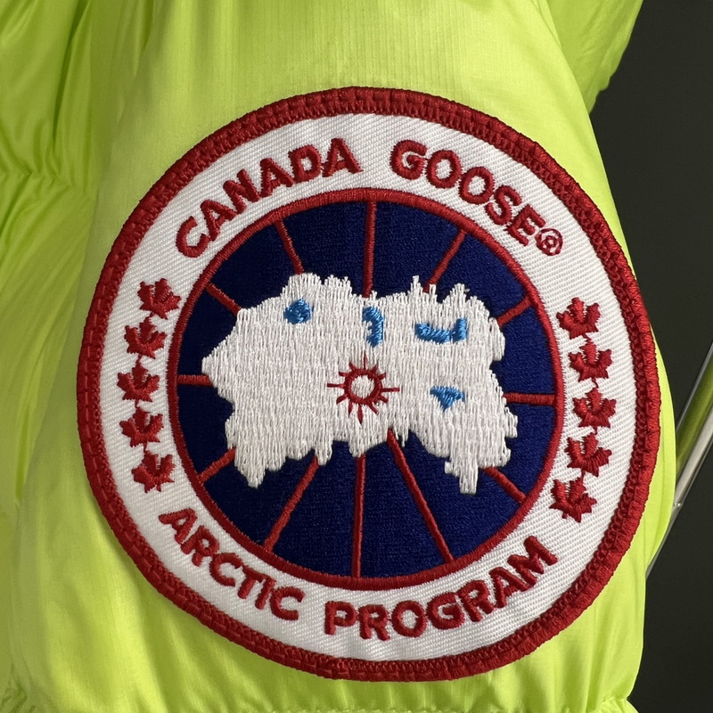 Can*a Go*e coat-297