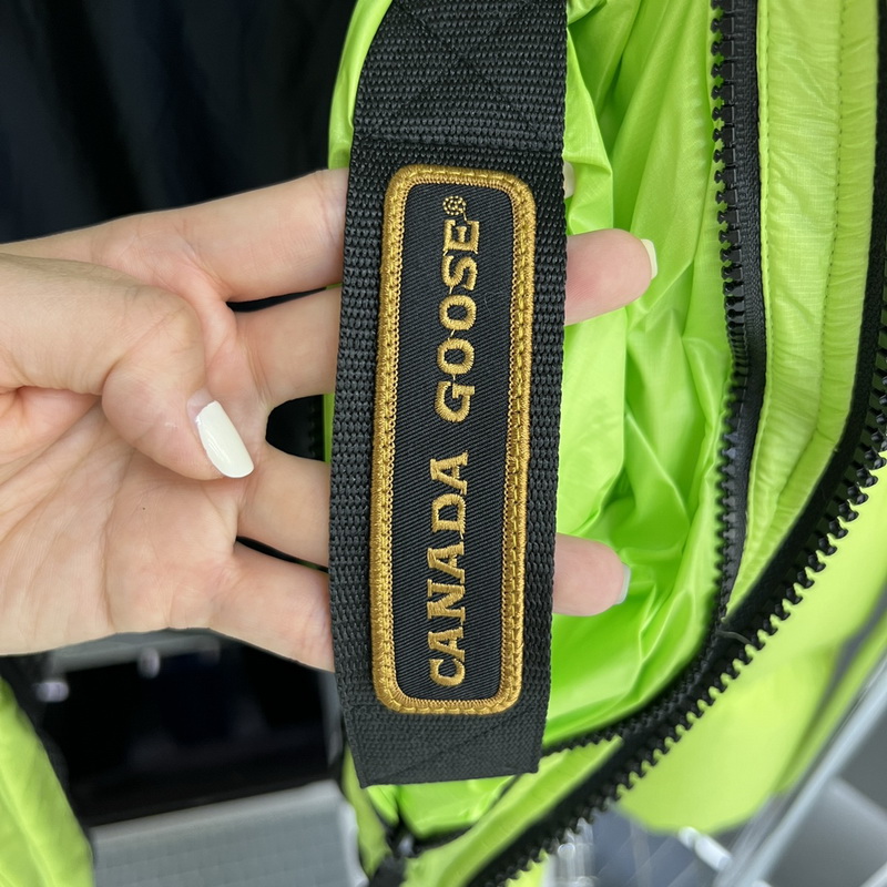 Can*a Go*e coat-297