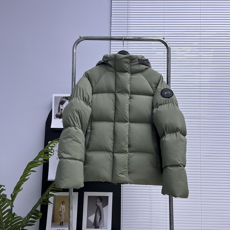Can*a Go*e coat-303