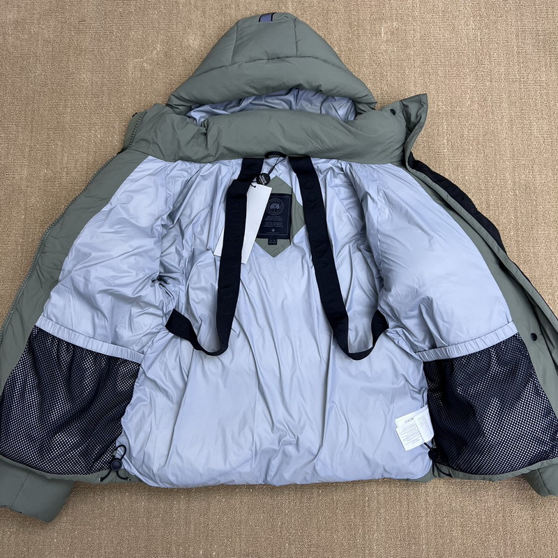 Can*a Go*e coat-303