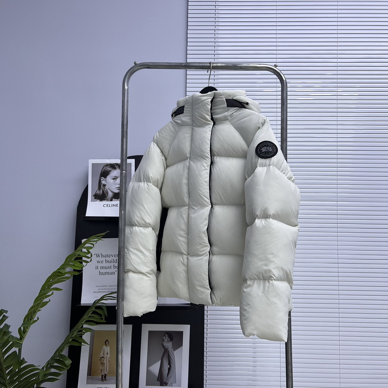 Can*a Go*e coat-304