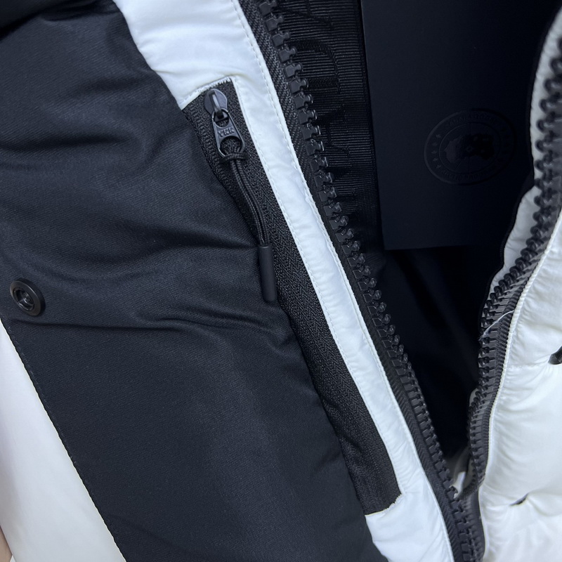 Can*a Go*e coat-304