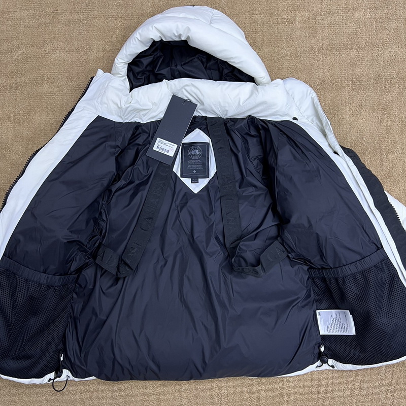 Can*a Go*e coat-304