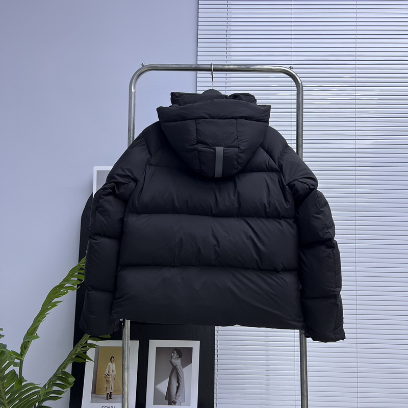 Can*a Go*e coat-305