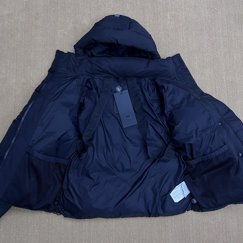 Can*a Go*e coat-305
