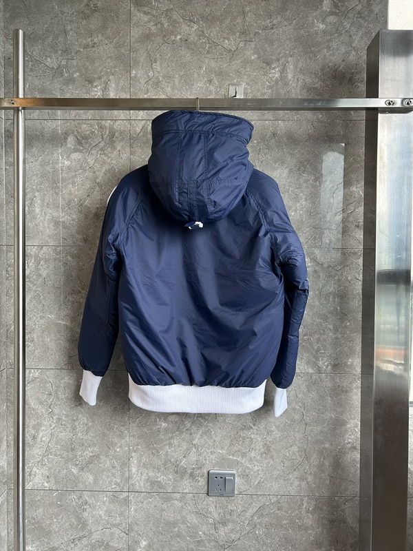 Can*a Go*e coat-310