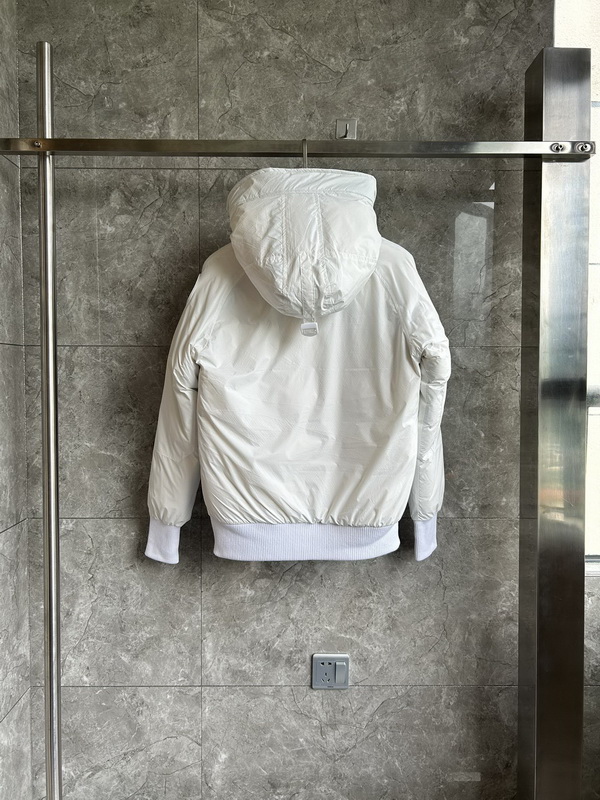 Can*a Go*e coat-311