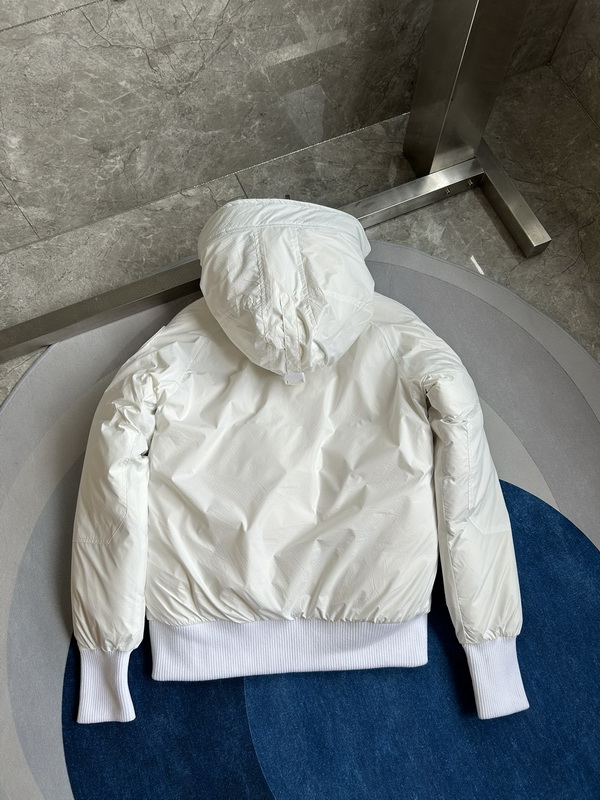Can*a Go*e coat-311
