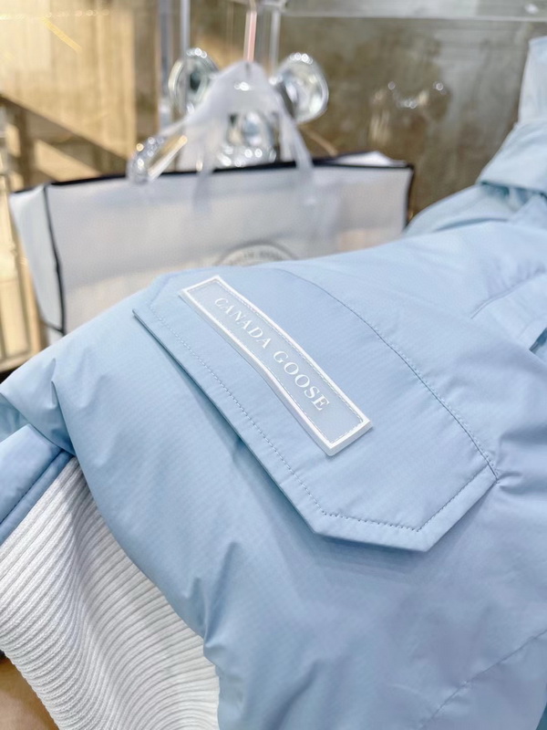 Can*a Go*e coat-313