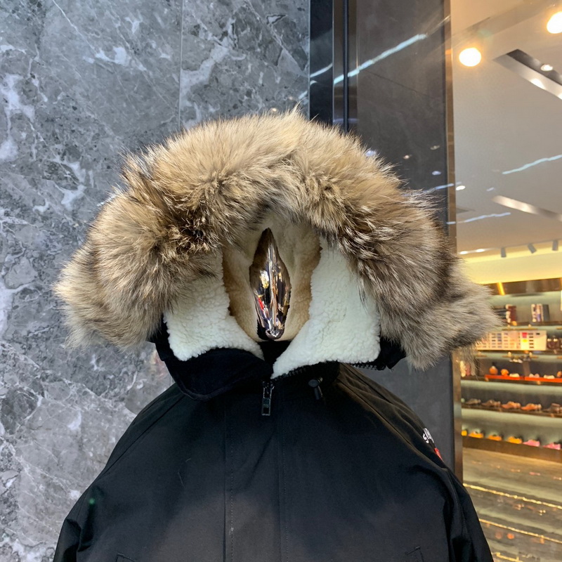 Can*a Go*e coat-323