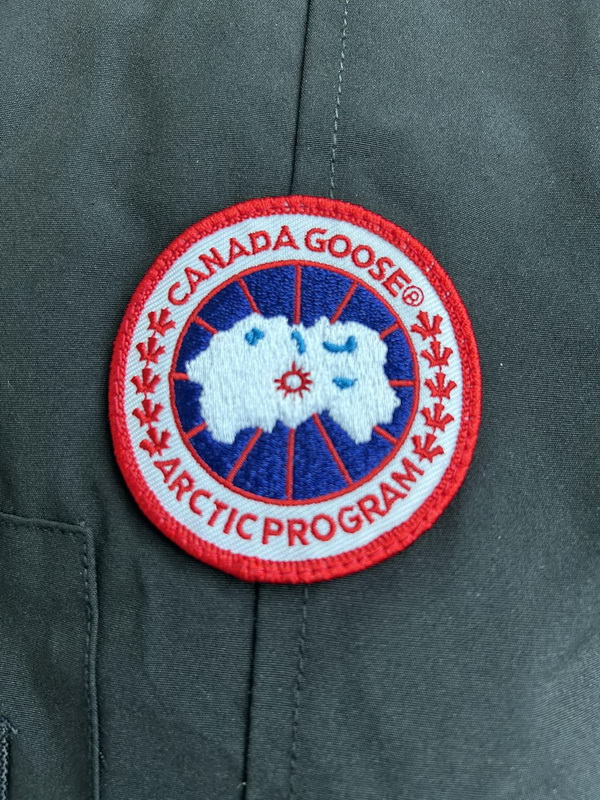 Can*a Go*e coat-333