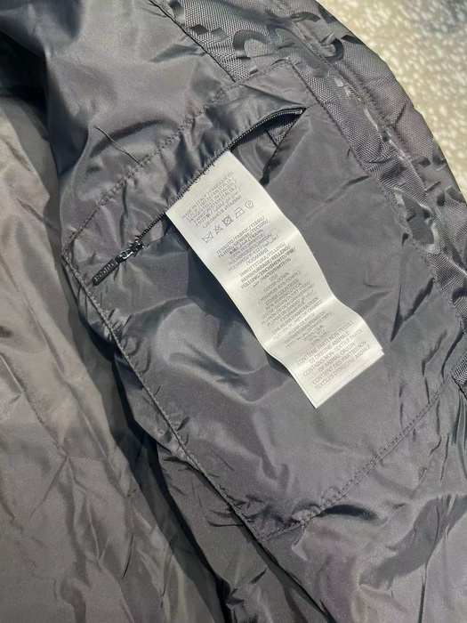 G*u*i coat-004