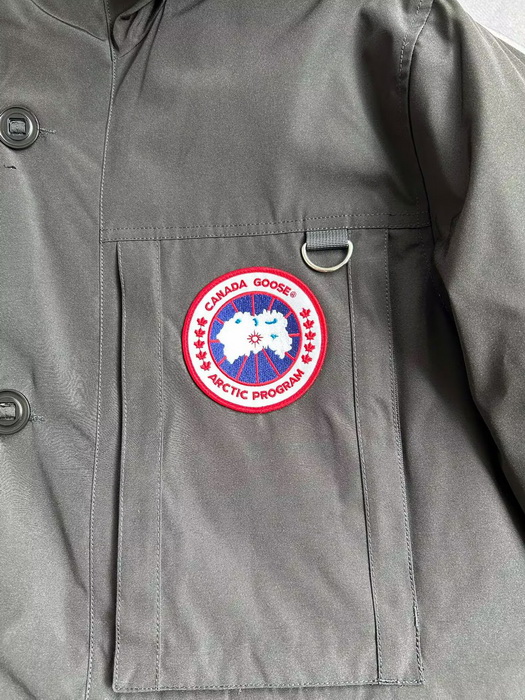 Can*a Go*e coat-374
