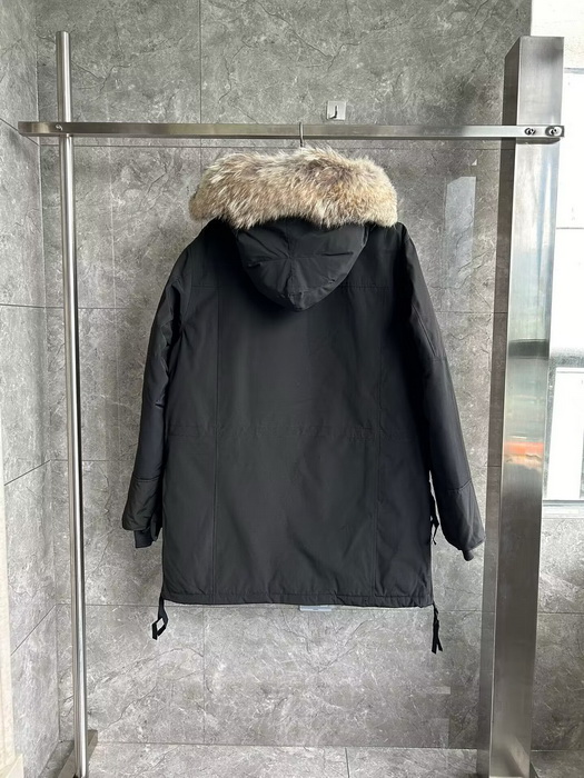 Can*a Go*e coat-374