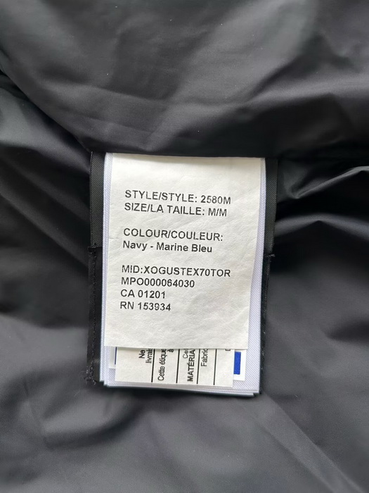 Can*a Go*e coat-368