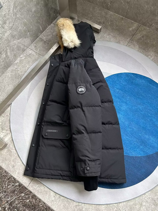 Can*a Go*e coat-371