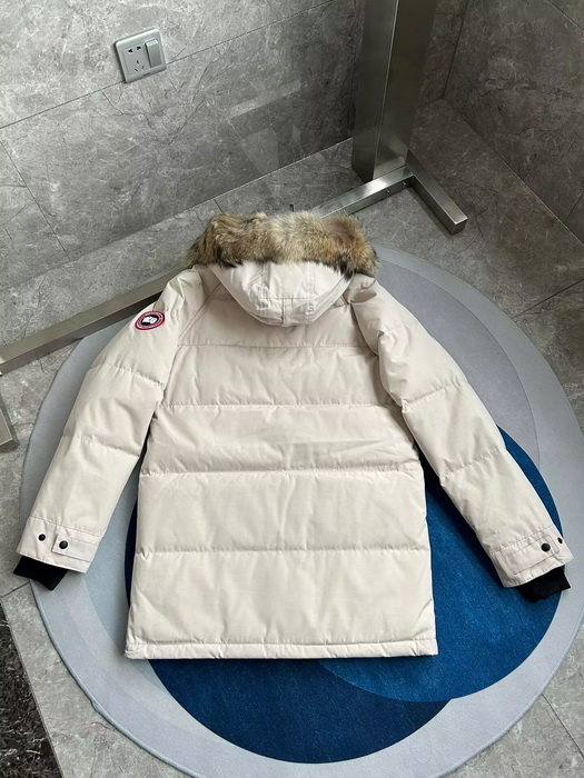 Can*a Go*e coat-369