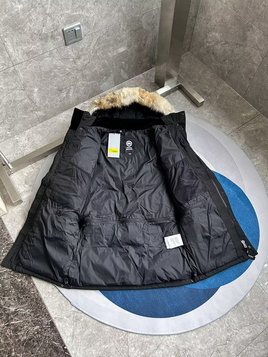 Can*a Go*e coat-370