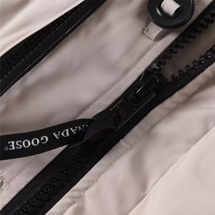 Can*a Go*e coat-376