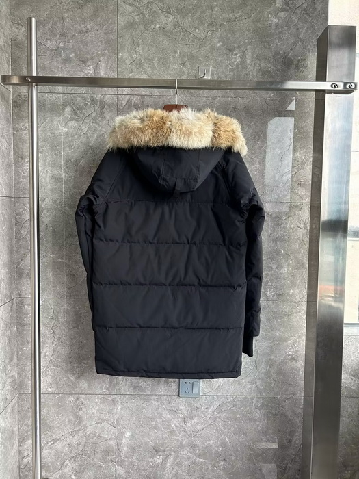 Can*a Go*e coat-371