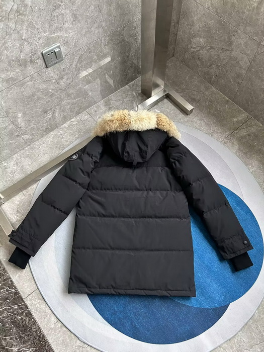 Can*a Go*e coat-371