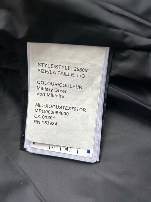 Can*a Go*e coat-372