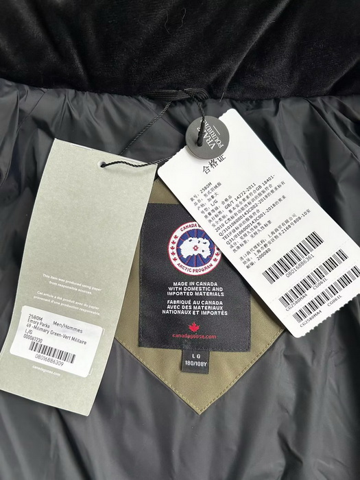 Can*a Go*e coat-372