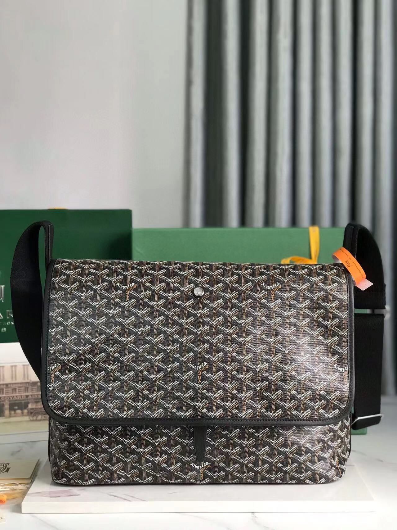 Go*ard handbags aaaa(men)-004