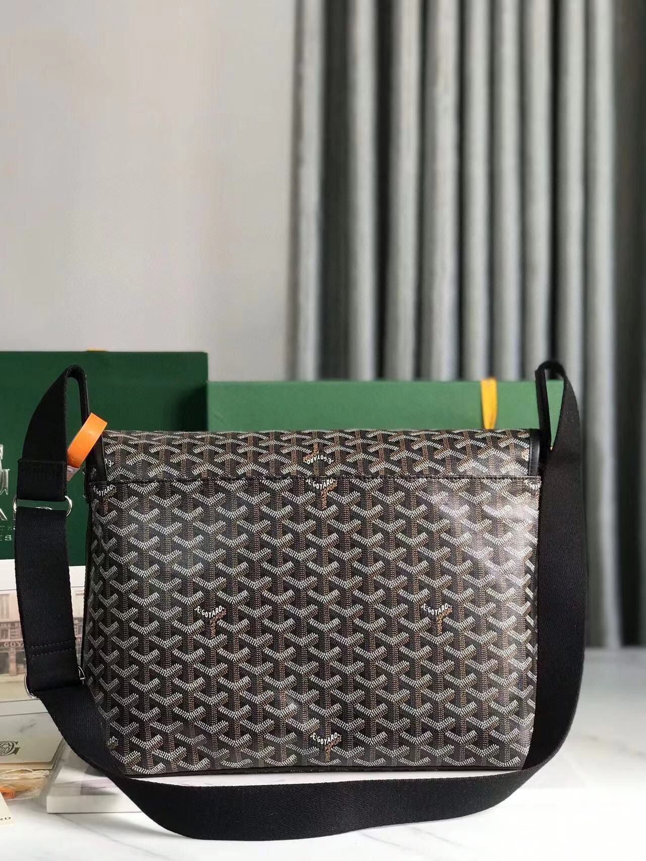 Go*ard handbags aaaa(men)-004