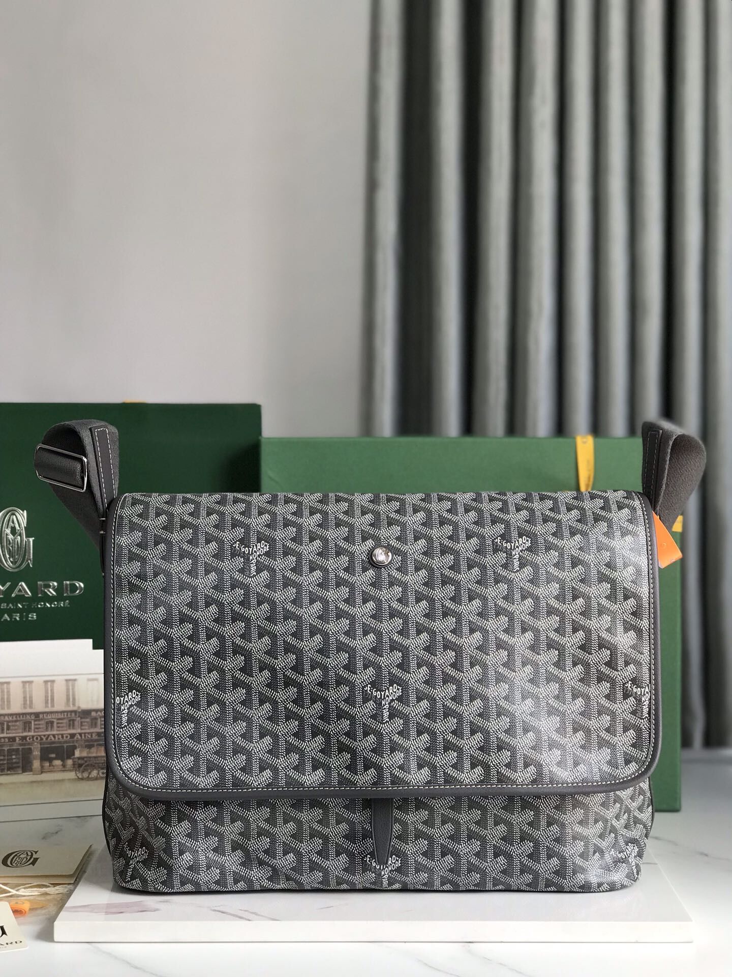 Go*ard handbags aaaa(men)-003